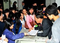 ����פ����ҵ���������Ϸ�У��Ƹ